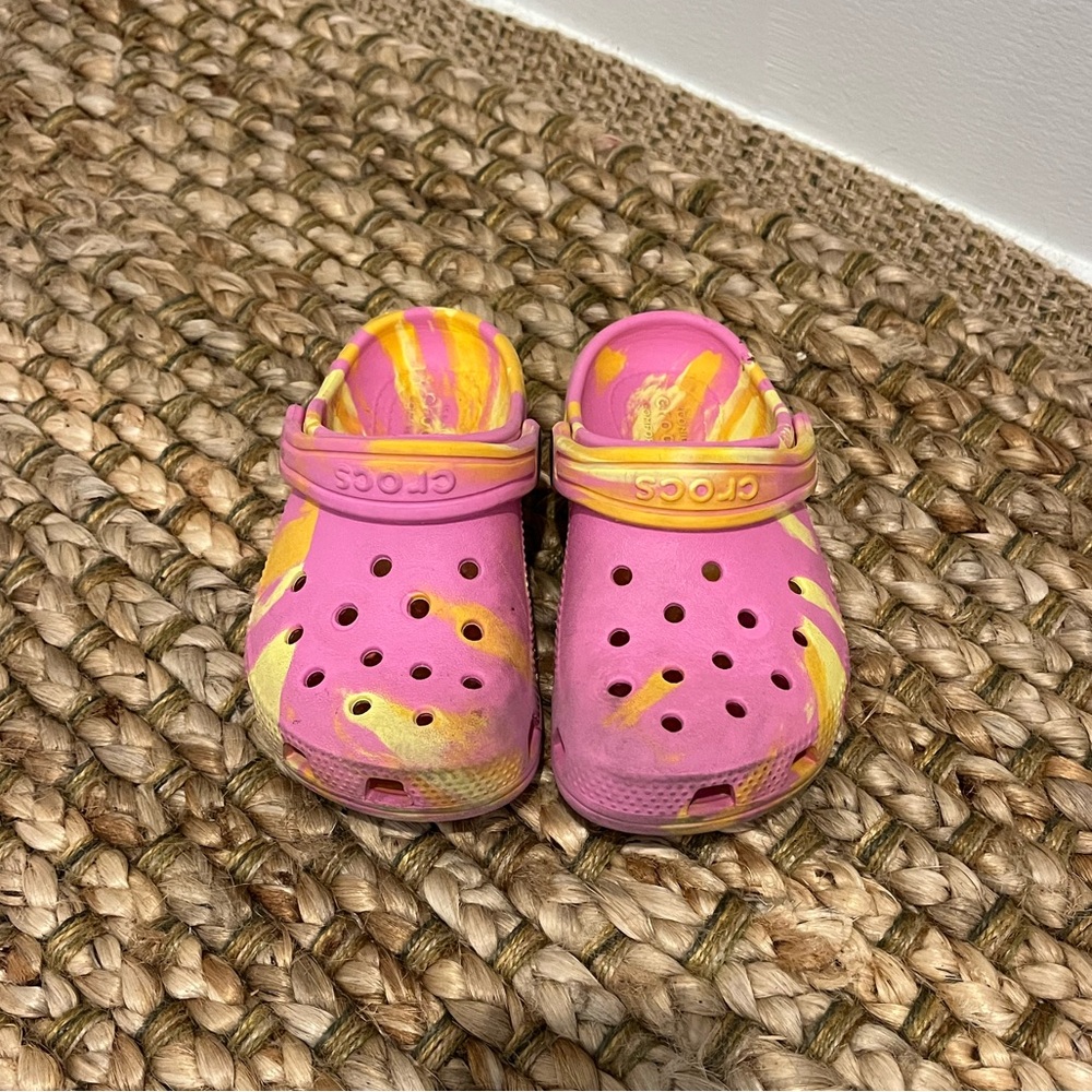 💗💛Kid’s CROCS SIZE C10💗💛
